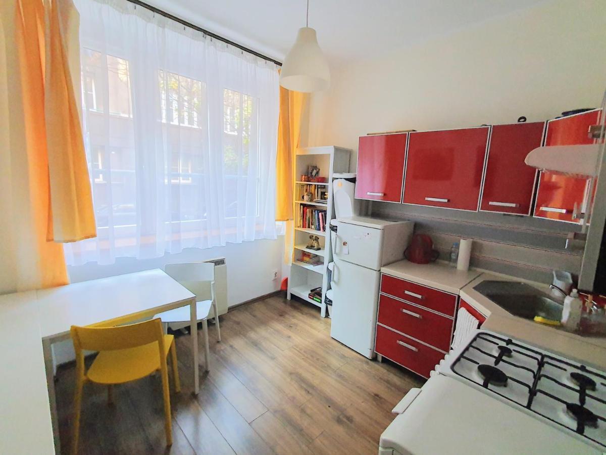 Basic, Quiet Apartment Close To Main Square Krakow Bagian luar foto